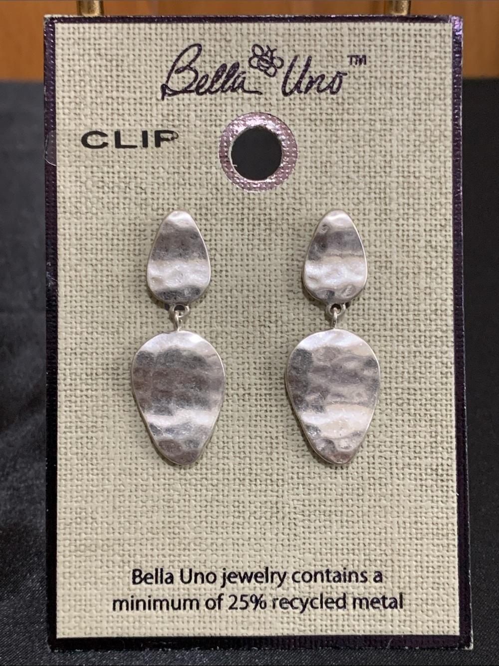 NWT Bella Uno silver tone hammered clip on earrings